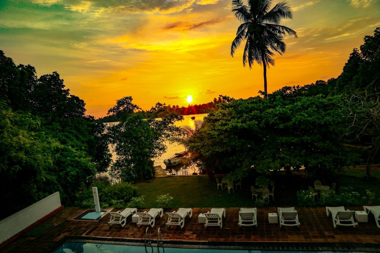 Waterside Bentota Hotel Exterior photo