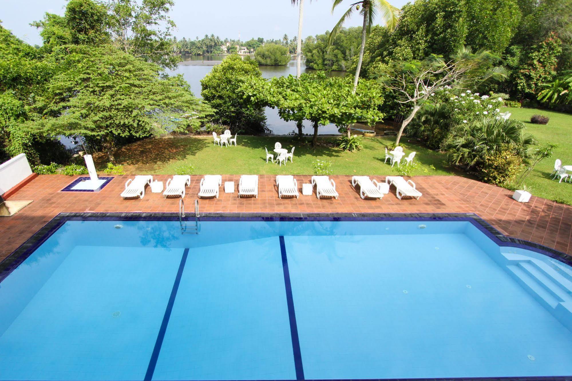 Waterside Bentota Hotel Exterior photo