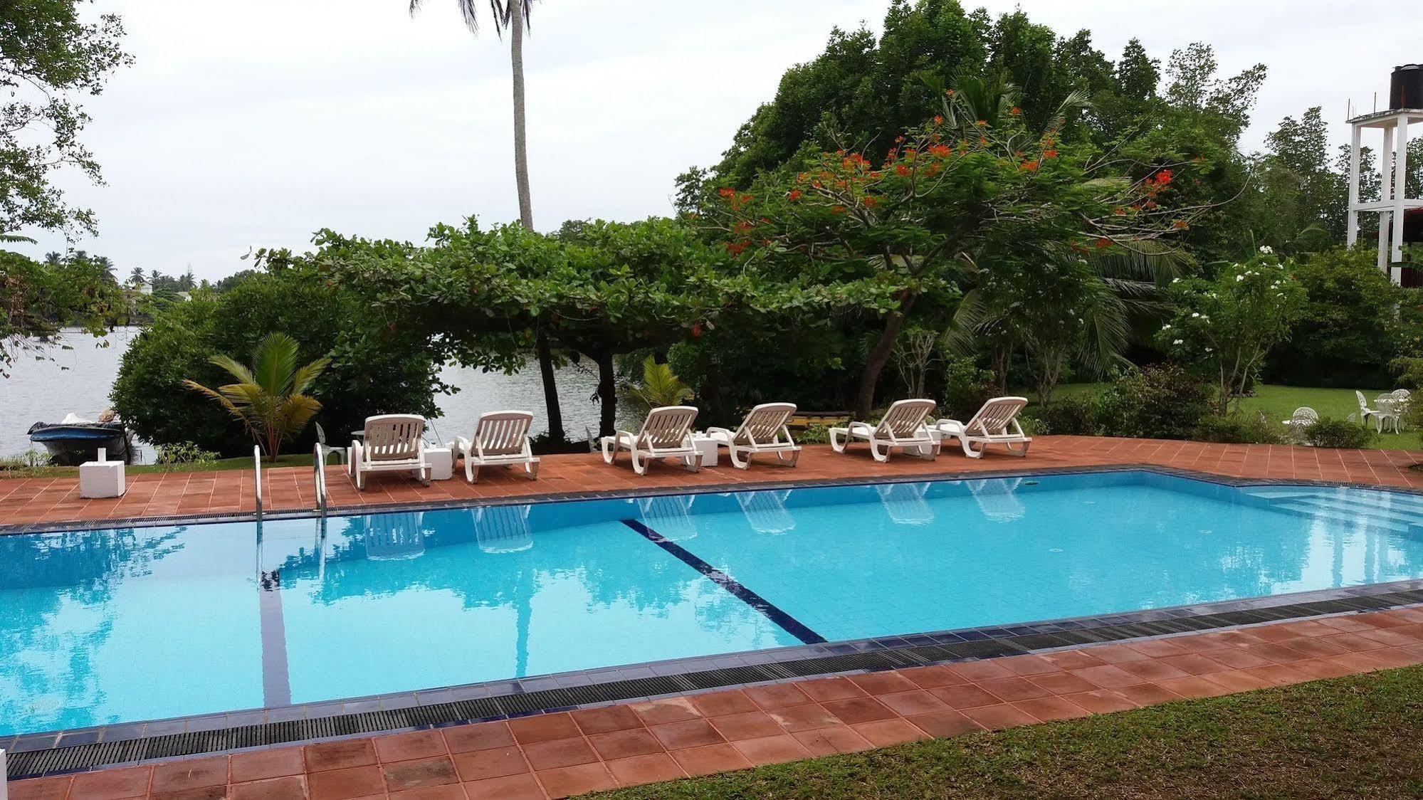 Waterside Bentota Hotel Exterior photo