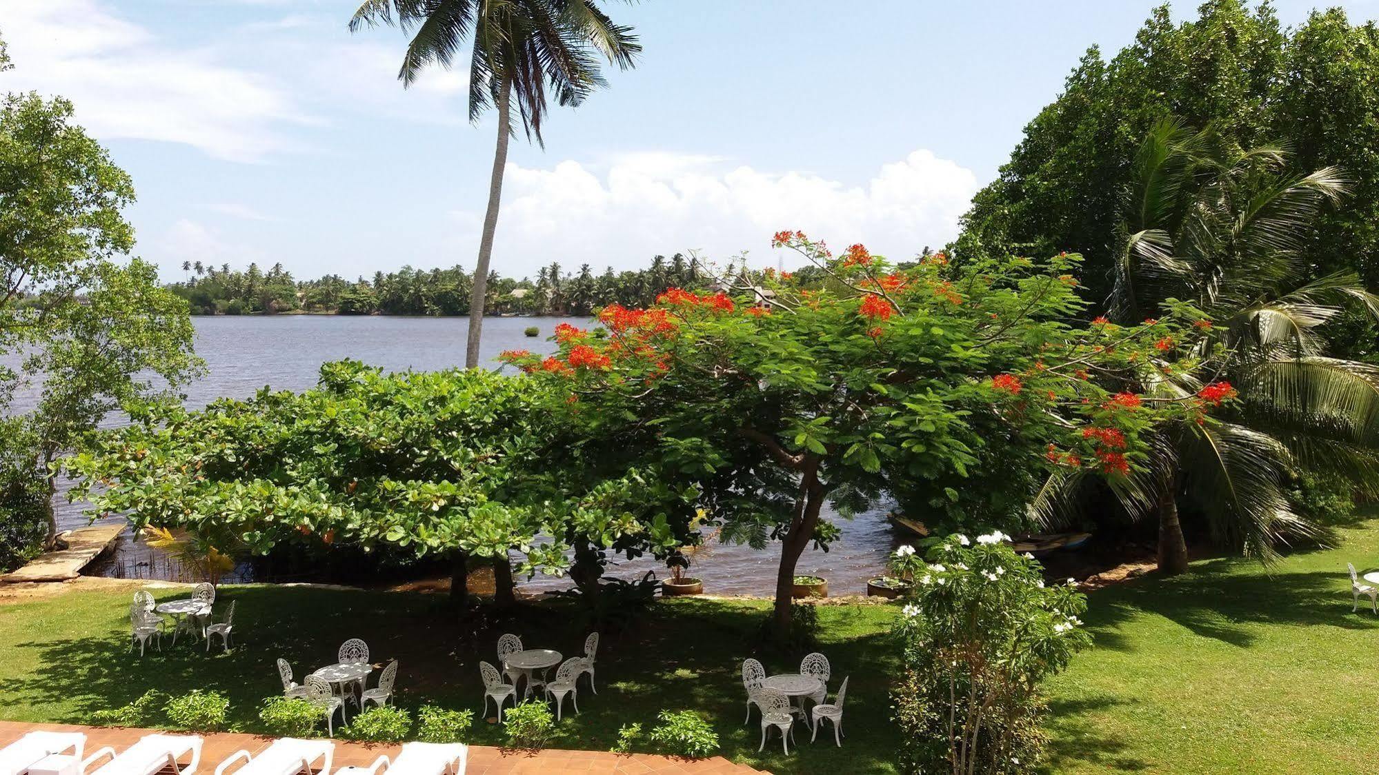 Waterside Bentota Hotel Exterior photo